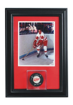 Wall Mounted Single Puck Display Case and 8x10 Photo