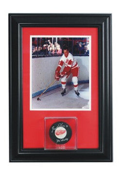 hockey puck and card display case Ultra Pro & Light Wood Holder Kit Ultra Pro Puck & Card Light Wood Holder The Acrylic Hockey Puck and Card Holder Two Pack is a classic way to display one autographed hockey puck and card 20 Hockey Puck Display Case